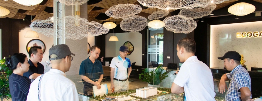 CÙNG KHÁCH HÀNG DẠO BƯỚC QUANH ECOGARDEN